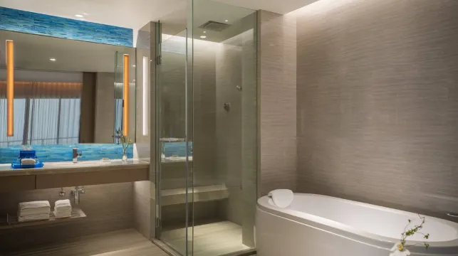 รีวิว Renaissance Pattaya Resort & Spa สัมผัสความหรูติดริมหาด