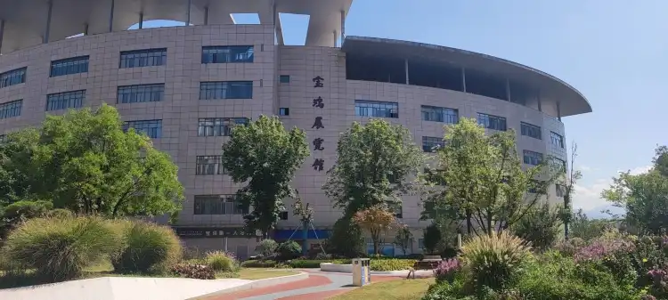 Hotels near Baoji Exhibition Hall