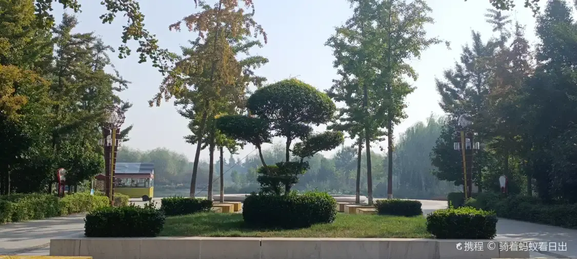 Hotels near Luocheng Park