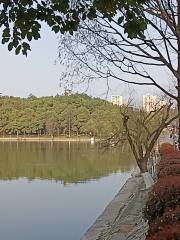 Qinglongshan Park (West Gate)