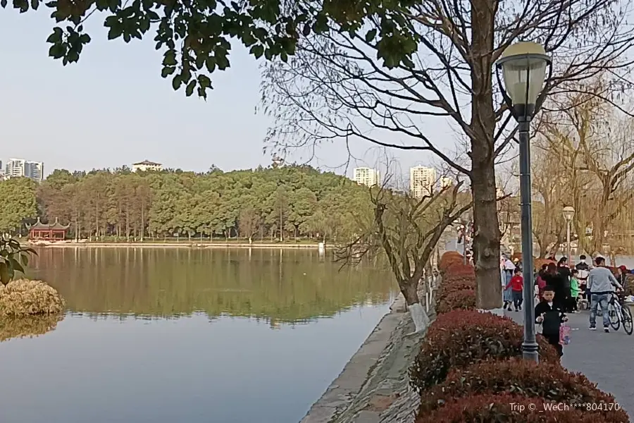 Qinglongshan Park (West Gate)