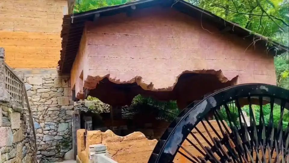 Hotels near Hanging House