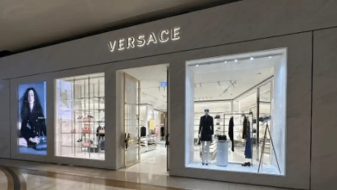 Hotels near VERSACE(Melbourne Chadstone)