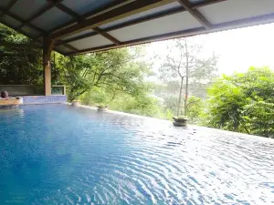 Cloud Nine Hot Spring