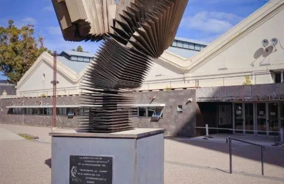 裏瓦達維亞海軍准將城