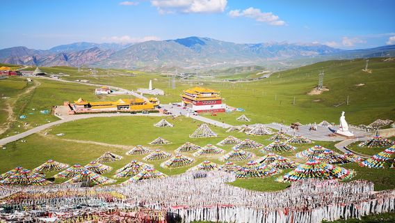 Riyue Mountains (Sun and Moon Mountains)