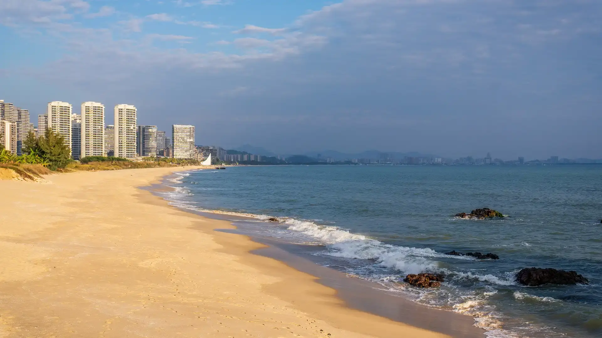Hotels near Jinting Bay Beach