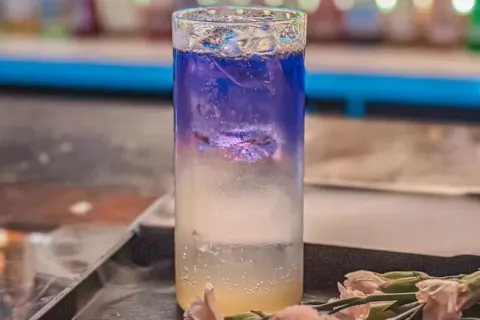 餘Bar