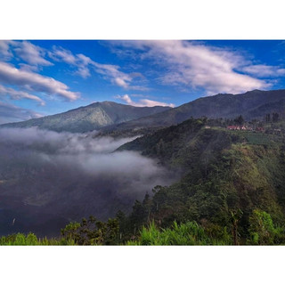 Seroja Valley. This hidden location offers natural beauty and stunning views of Dieng Mountains like Bisma and Sindoro.
Reaching the top of Seroja Valley is indeed tiring, but it is a worthy effort. The trip takes about 3 km, actually. Along the way to the location, you can enjoy breathtaking nature views. The most famous one is definitely Menjer Lake! That stunning creek looks so charming and relaxing as if it eradicates everyone’s tiredness during trekking. Apart from the lake, you may pass through a footpath surrounded by majestic local farms.
Some people even come to Seroja to do camping! It is because there is a special area that is used to build tents and to camp comfortably. The views of Sindoro Mountain and Menjer Lake are not the only attractions because you can also enjoy beautiful song birds and other wild animals’ voices.
#summervacation#hikingtrails#urbanexplorer