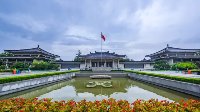 Hotels near Shaanxi History Museum