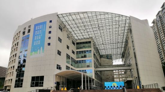 是真的大啊，外面那块石头挺好看，就是不太清楚，能不能进去，有