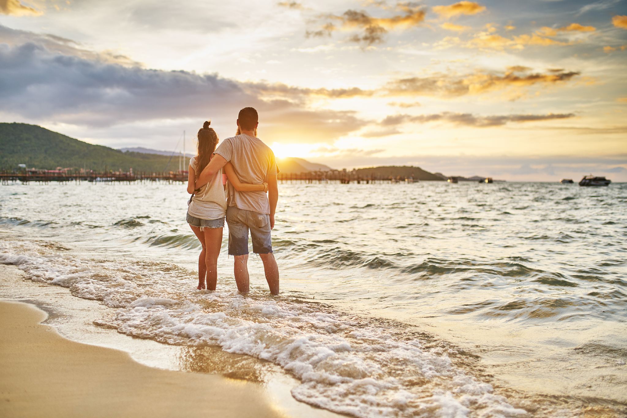 Bali romantica: tour di un giorno al Tempio di Tanah Lot, scogliera di Uluwatu, piazza Garuda Wisnu Kencana e tramonto a Jimbaran