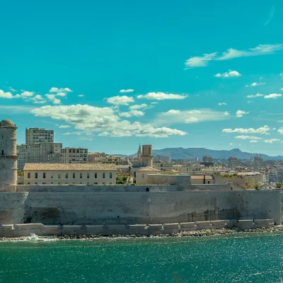 Hotel di Marseille Dengan Kolam Renang