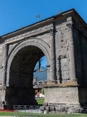 Arco de Augusto de Aosta