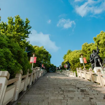 Hotels in Taizhou With Swimming Pools
