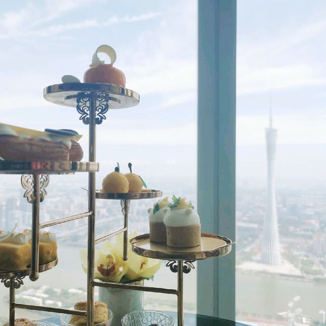 Afternoon tea at the Four Seasons! 下午茶