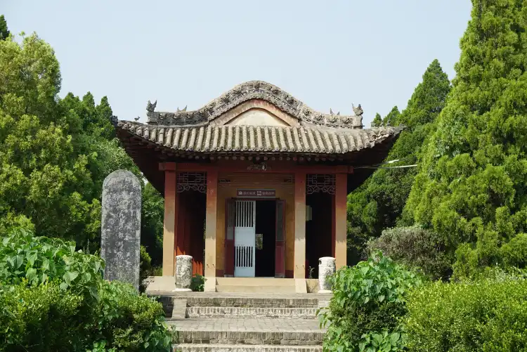 Отели рядом с достопримечательностью «Fawang Temple of Jishan»