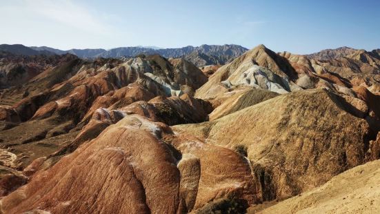 张掖的丹霞地貌集中分布在甘肃临泽、肃南两县境内，是中国干旱地