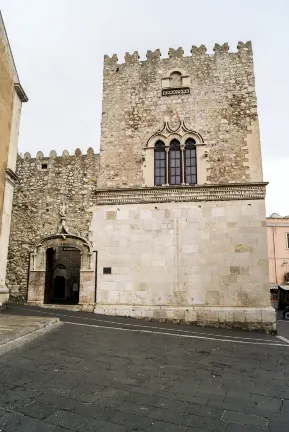 สถานีรถไฟ Taormina - Giardini Naxos Train Station โรงแรมใกล้เคียง