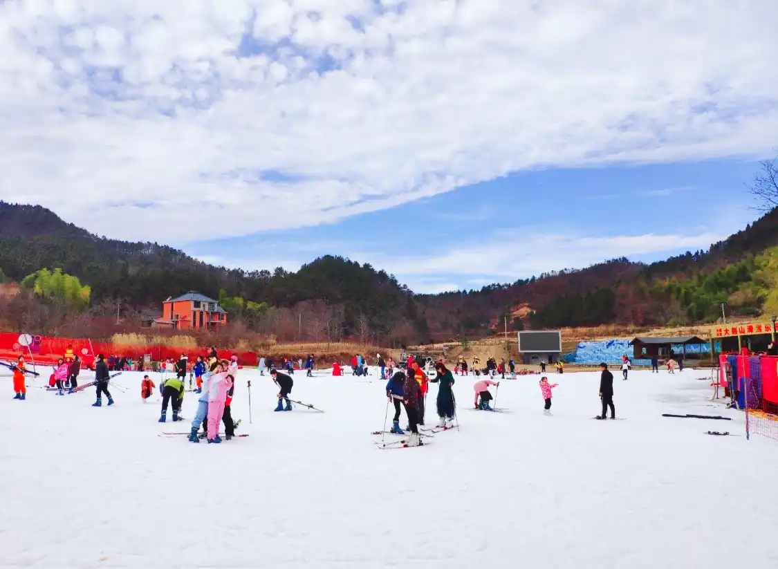Hotels near Dabie Mountain Ski Resort