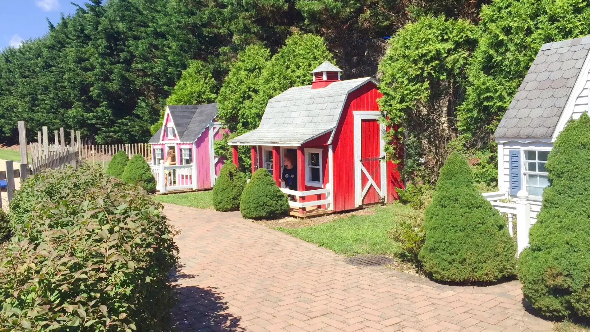 Hotels near White Post Farms of Melville