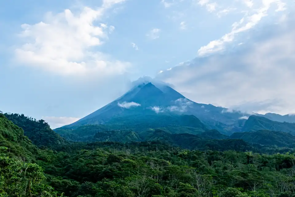 2_Núi Merapi