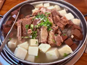 小黄牛朝鲜族特色汤饭馆(长白山店)