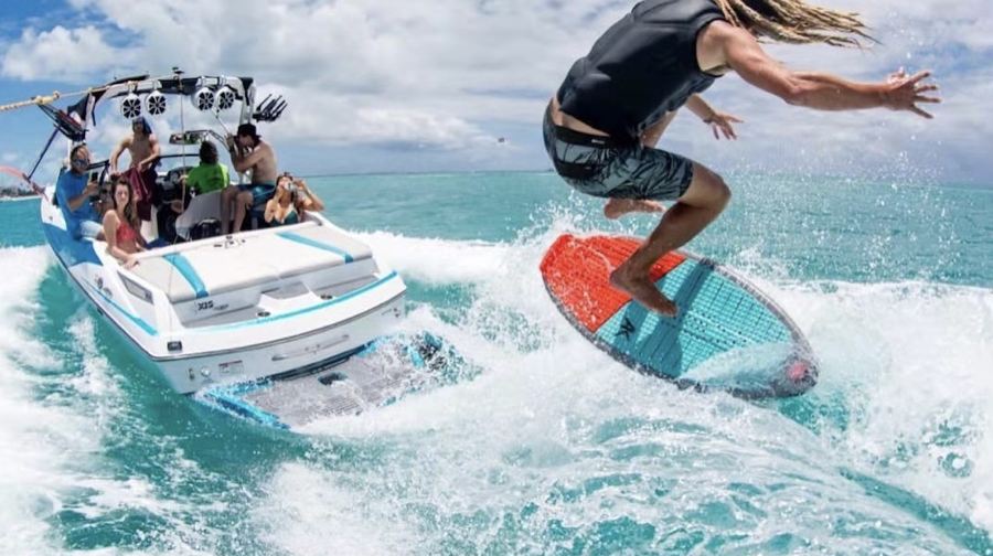 海南三亞尾波衝浪體驗 造浪艇出海衝浪教學拼船包船尾波衝浪【百萬造浪艇+三亞實體店+專業教練+包船教學】