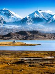 Qaraqurum Mountains