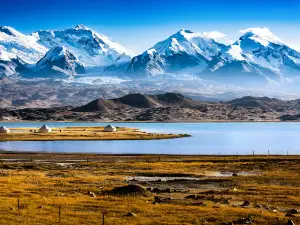 Qaraqurum Mountains