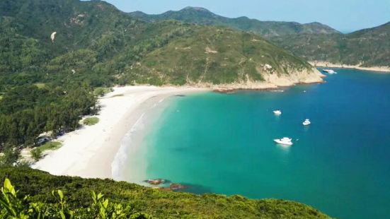 喜欢徒步的朋友平日由西贡乘94号巴士，或假日由钻石山地铁站乘