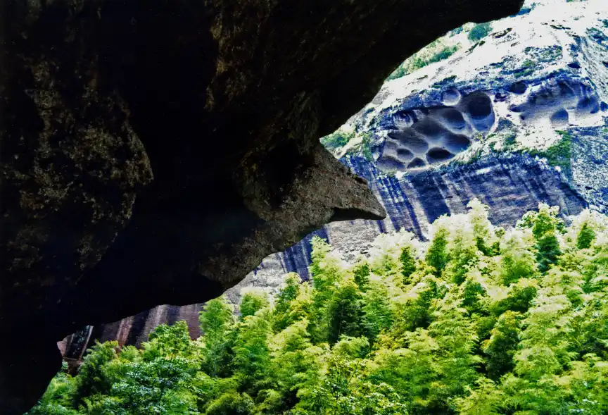 Hotels near Cuiweifeng National Forest Park