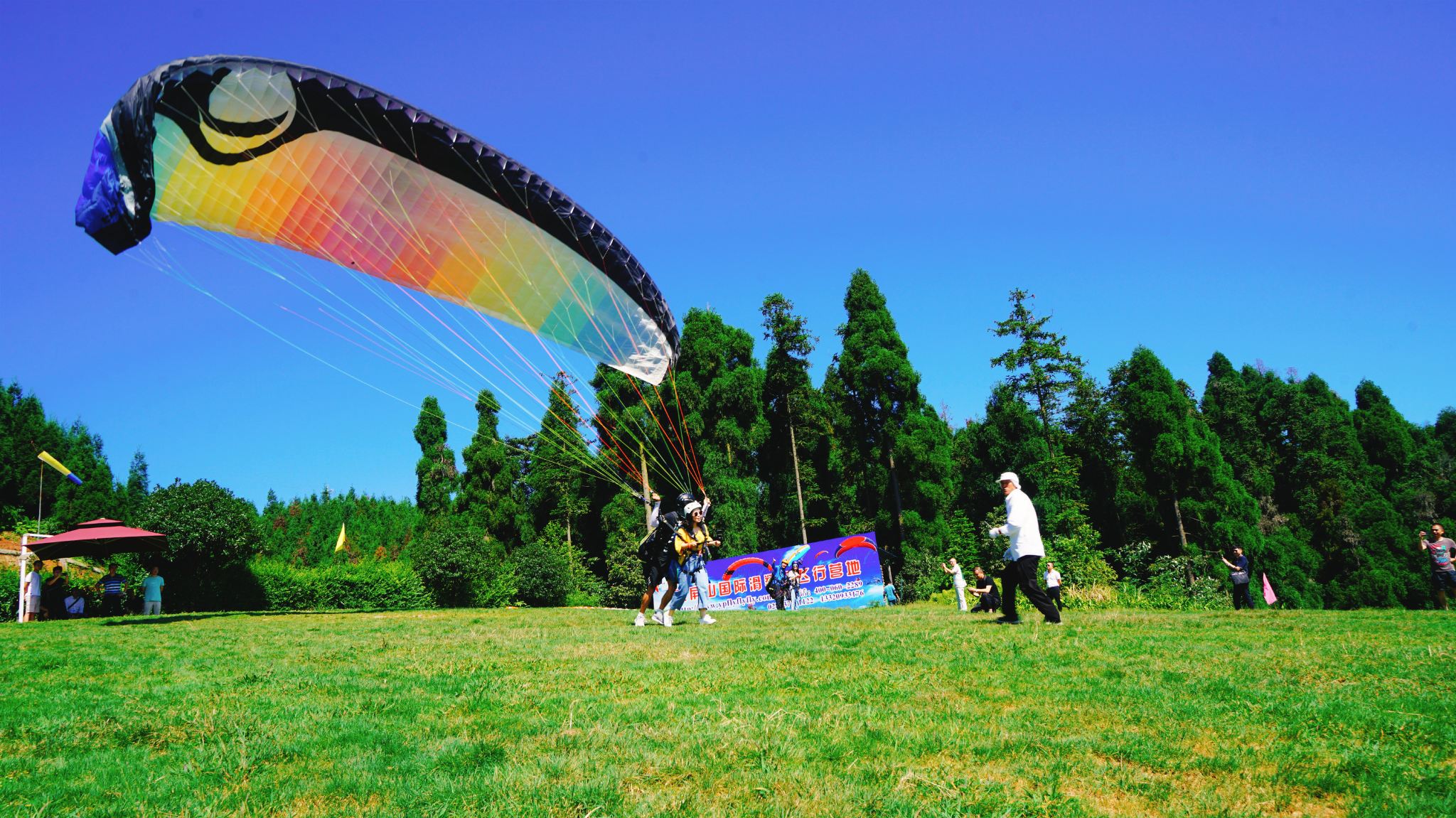 眉山玉屏山國際滑翔傘基地滑翔傘飛行體驗【專業教練一帶一動力傘飛行+贈送高清影片】
