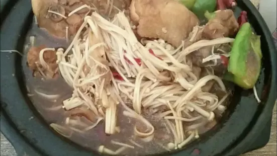 泉碗香黃燜雞米飯
