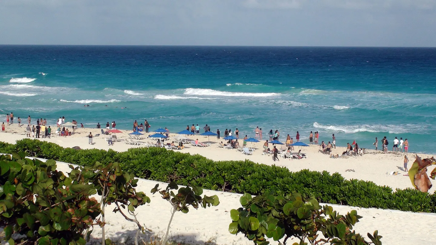 3_Cancun Beach