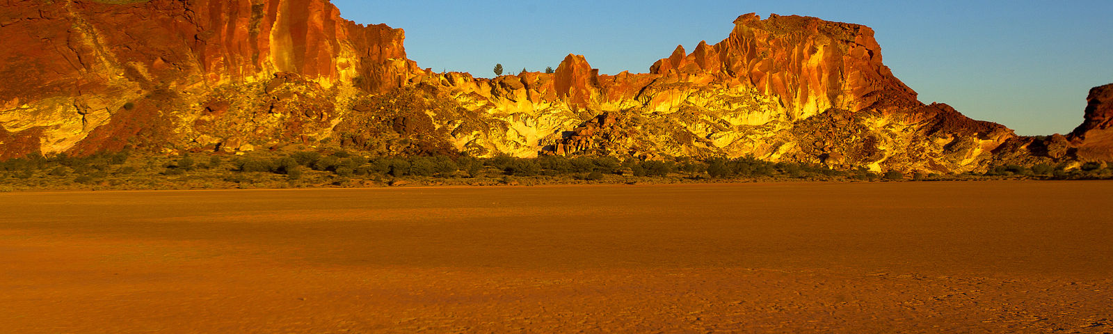 HughTour Trong Ngày