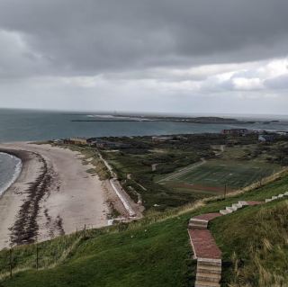 #tripaway
Day trip to Helgoland, all my British friends might know it as Heligoland.Really nice place, I'm just sad I didn't get to see any seals. The history of this place is hilarious though:First, it used to be British until 1890, so on this tiny piece of land, there are some Germans who can proudly celebrate independence from British colonial rule, that was new to me.Interesting place with interesting historical background .
#tripaway