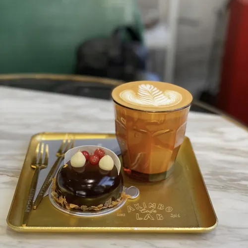 藏身蛇口的工廈隱世咖啡館「Akimbo Cafe Lab」,流連忘返