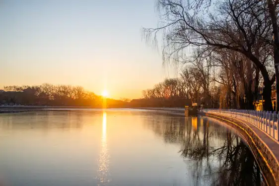 鄰近達活泉公園的酒店