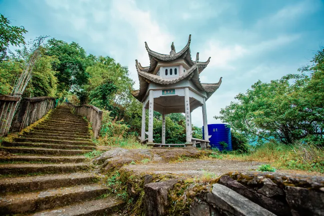 Hotels near Jiefangyijiangshandao Memorial Hall