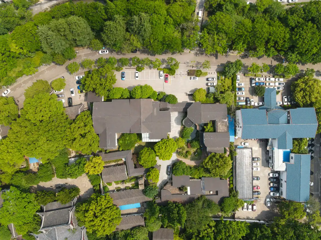 Hotels near Lu Yanshao Art museum