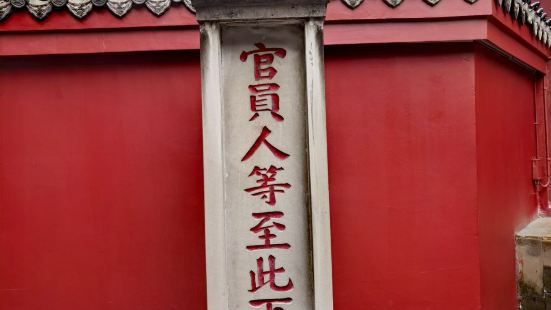 历史上的都江堰文庙始建于五代，庙址在灌县城西盘龙山麓，历宋、