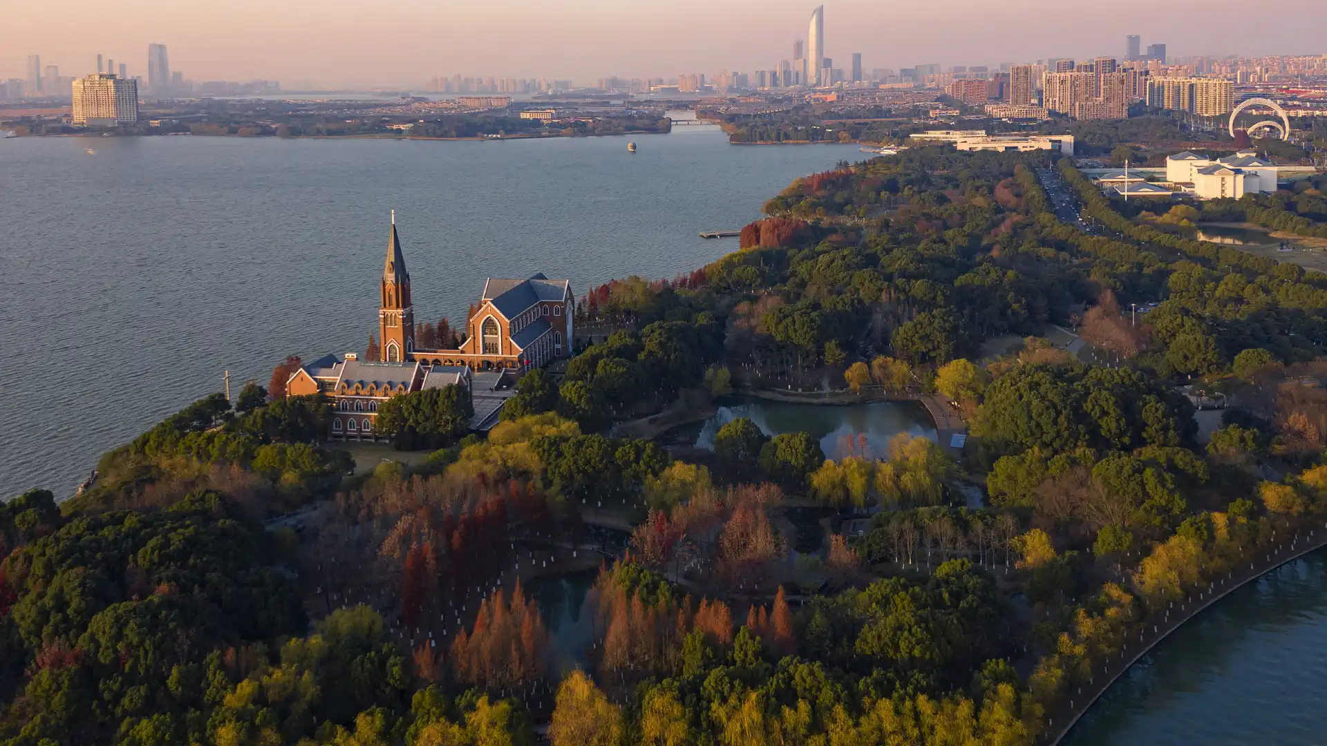 Hotels near DuShu Lake