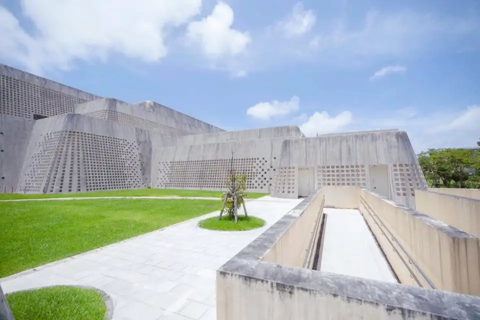 1_Okinawa Prefectural Museum and Art Museum (Okimyu)