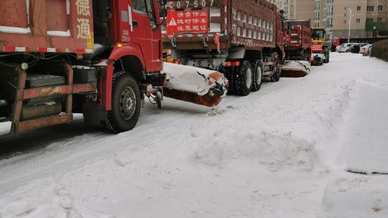 牡丹江的第一场雪，早上起来大地已经被白雪覆盖，其实雪并不是很