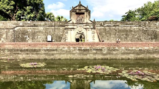 圣地亚哥城堡始建于1571年，是马尼拉古代王城。后来几经火灾