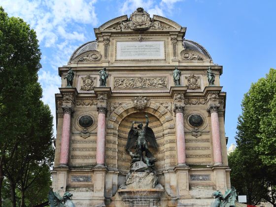 Fontaine Saint-Michel