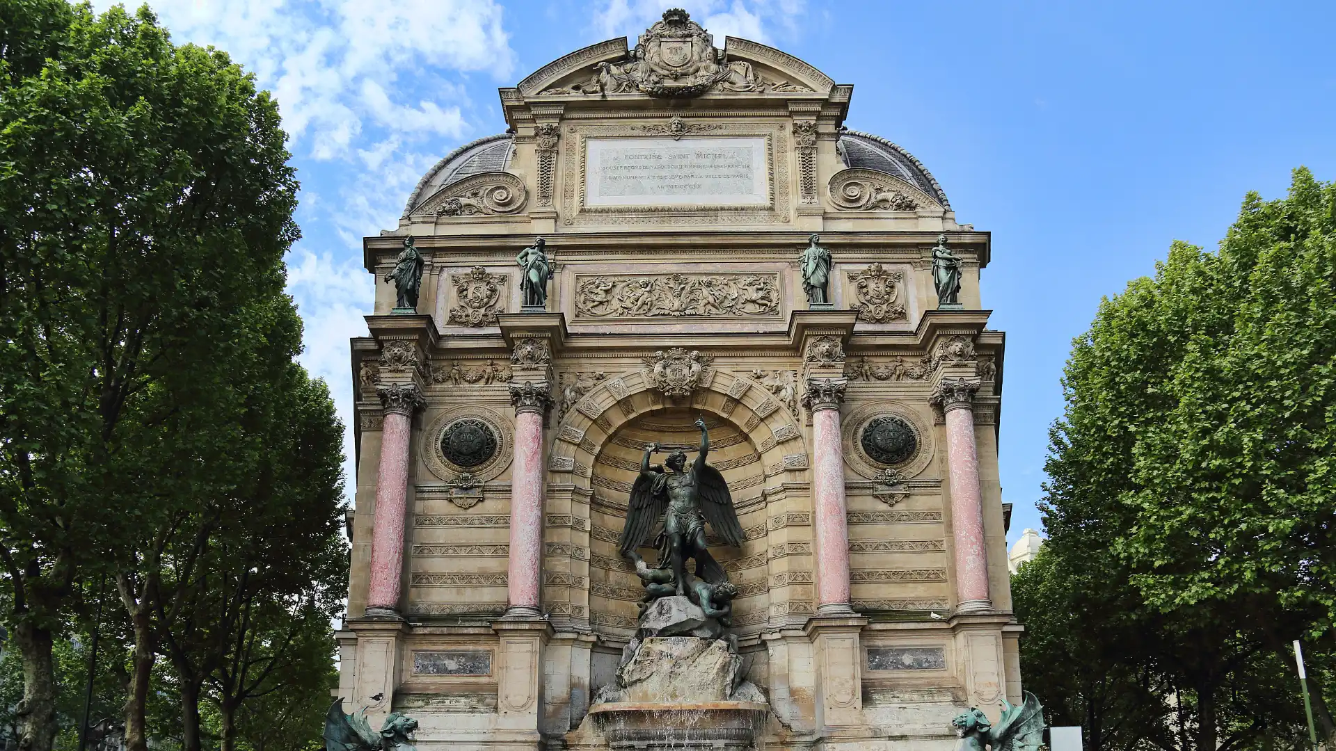 Hotels near Fontaine Saint-Michel