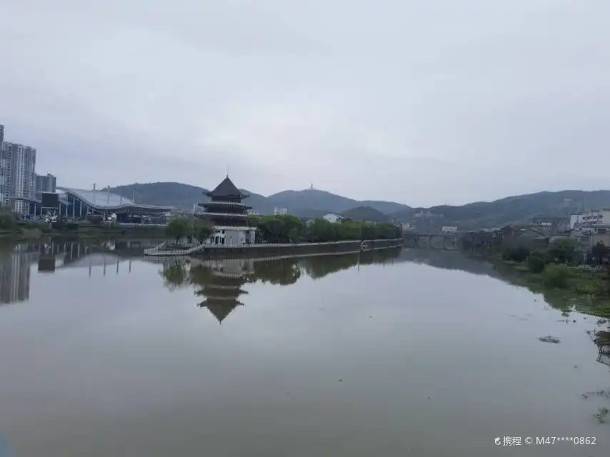 Hotels near Lvjiang Bridge