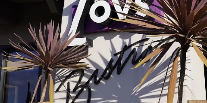 Zov's Bistro and Bakery